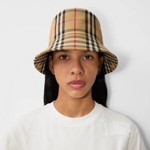 Burberry bucket hat sz m